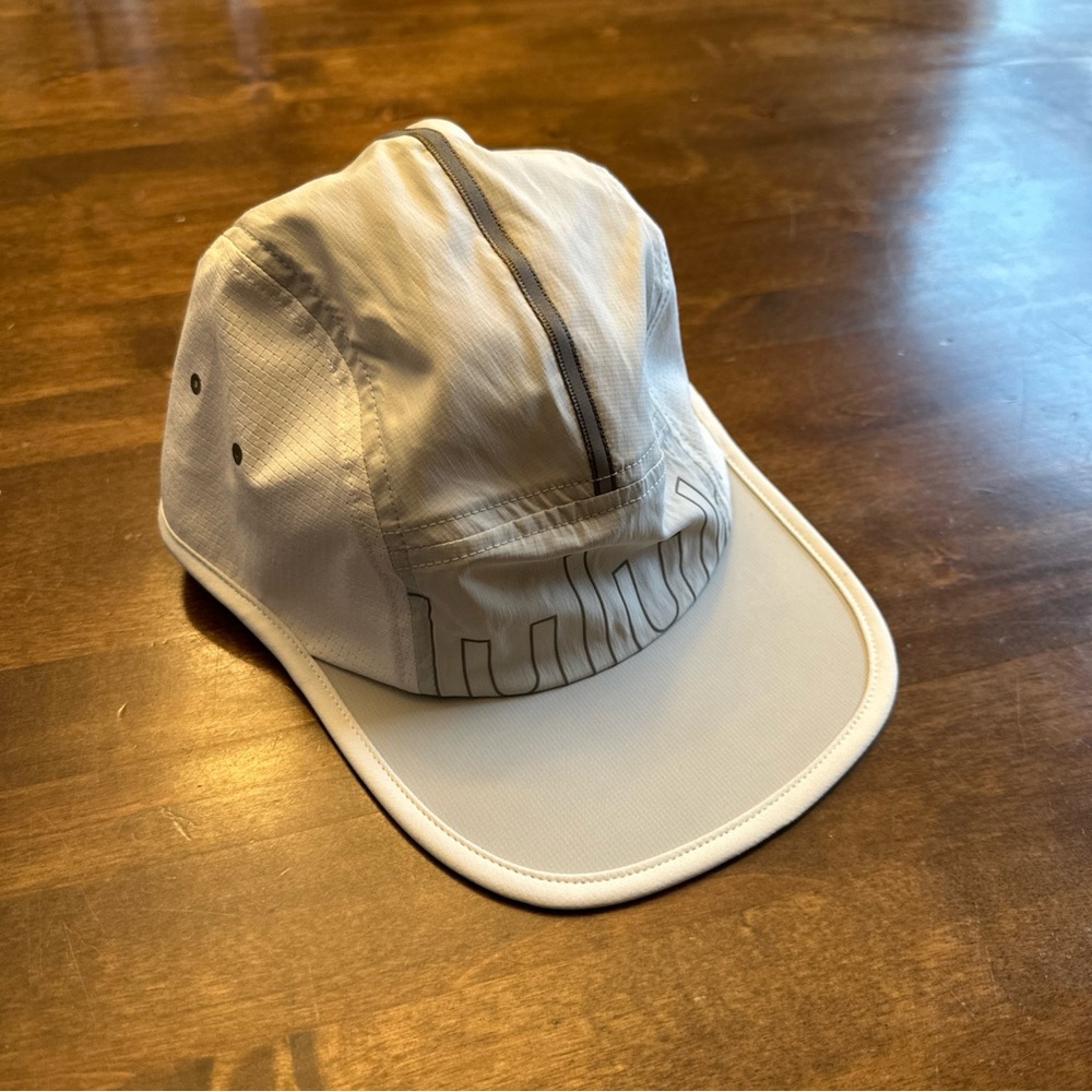 Lululemon S/M Drawcord Hiking Cap Lightweight Outdoor Travel Running Workout